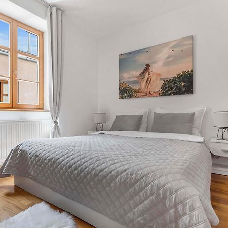 Charming Apartment In The Heart Of Bratislava Exterior foto
