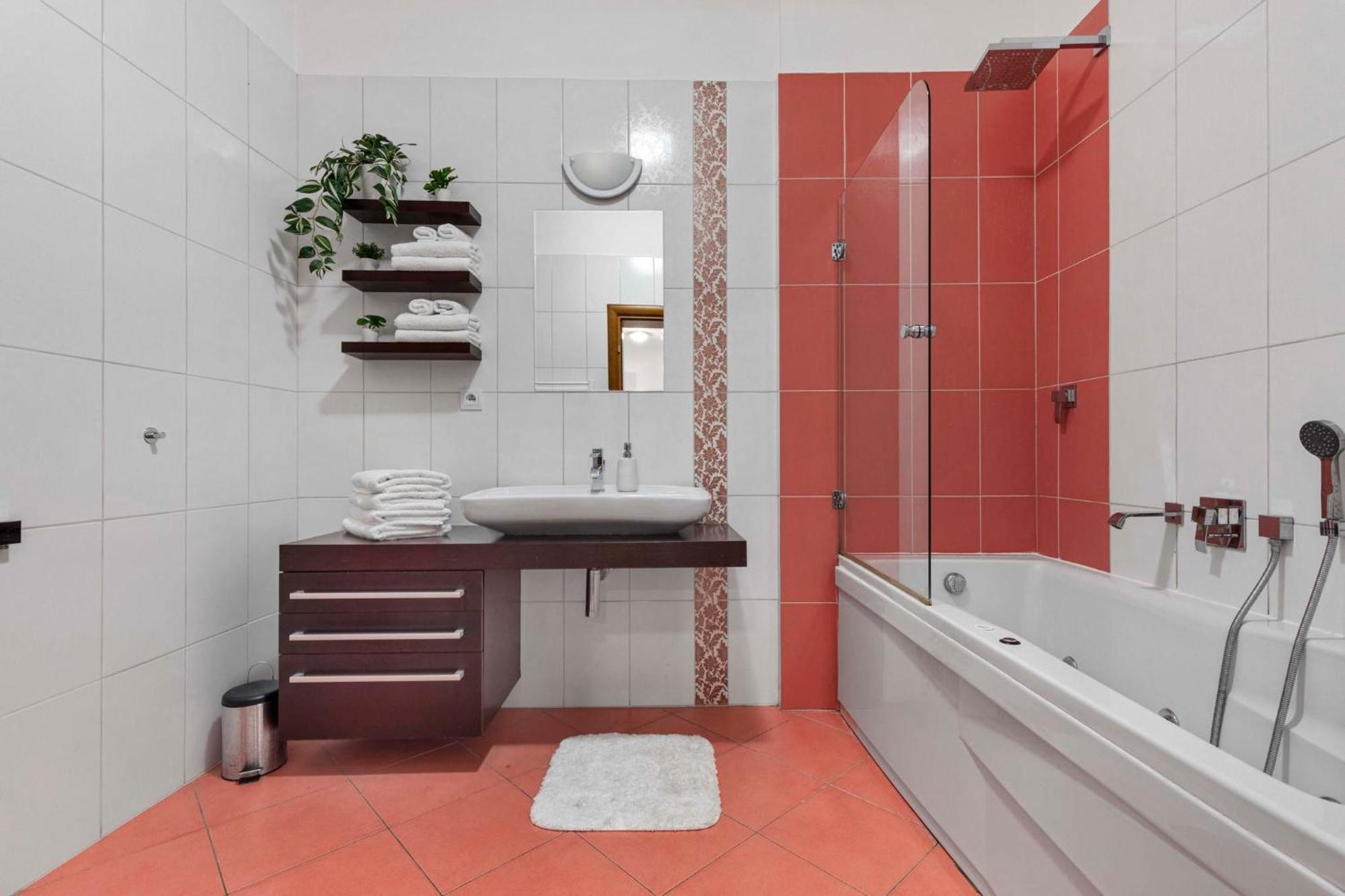 Charming Apartment In The Heart Of Bratislava Exterior foto