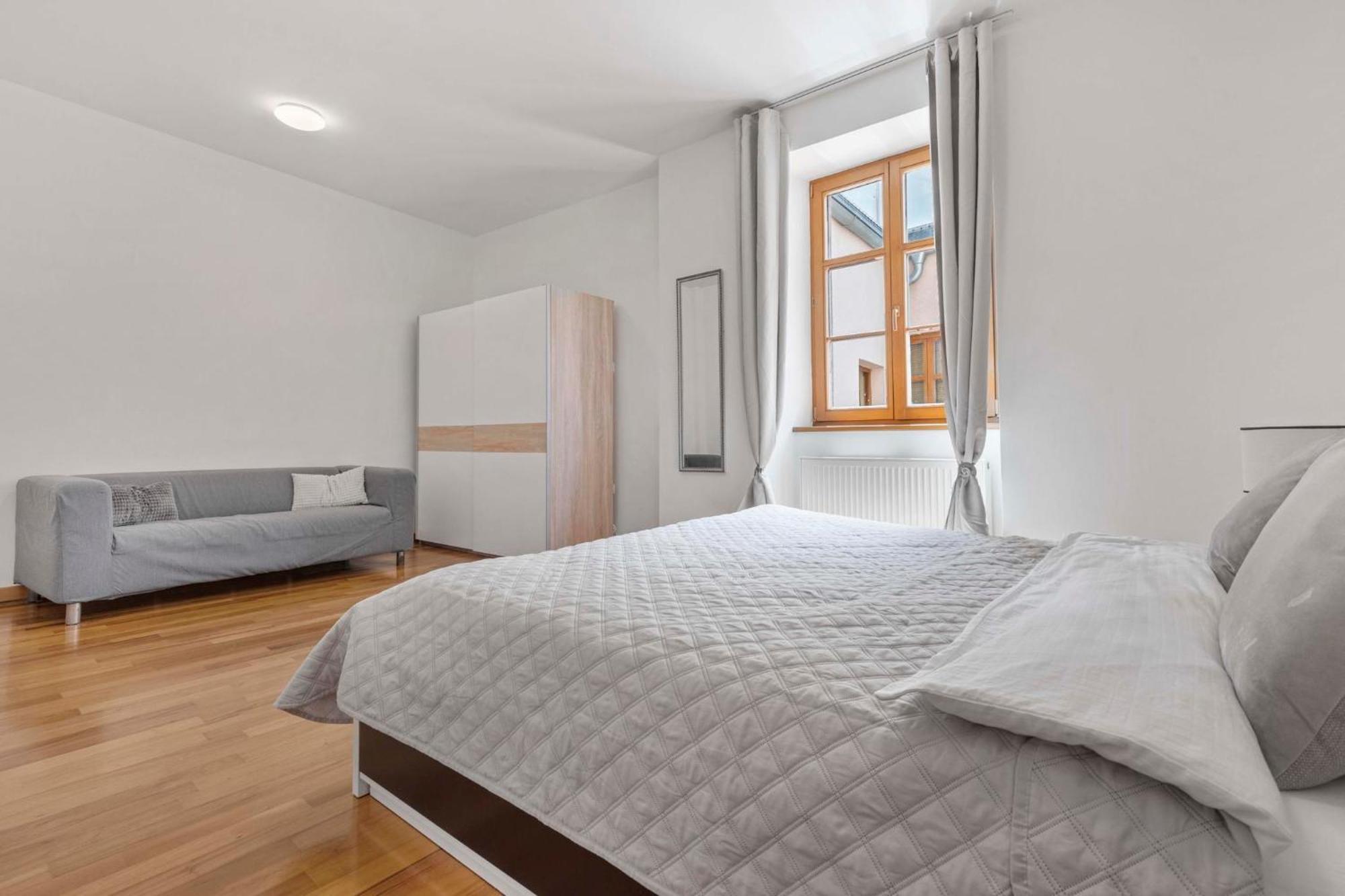 Charming Apartment In The Heart Of Bratislava Exterior foto